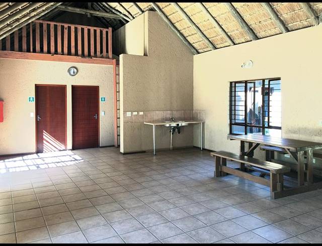 1 BEDROOM APARTMENT FOR SALE IN PINESLOPES